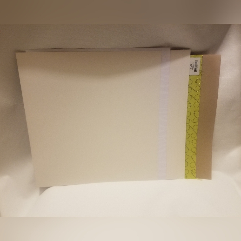 6 unused eyecatching sheets of scrapbooking paper- patterned - Picture 2 of 6